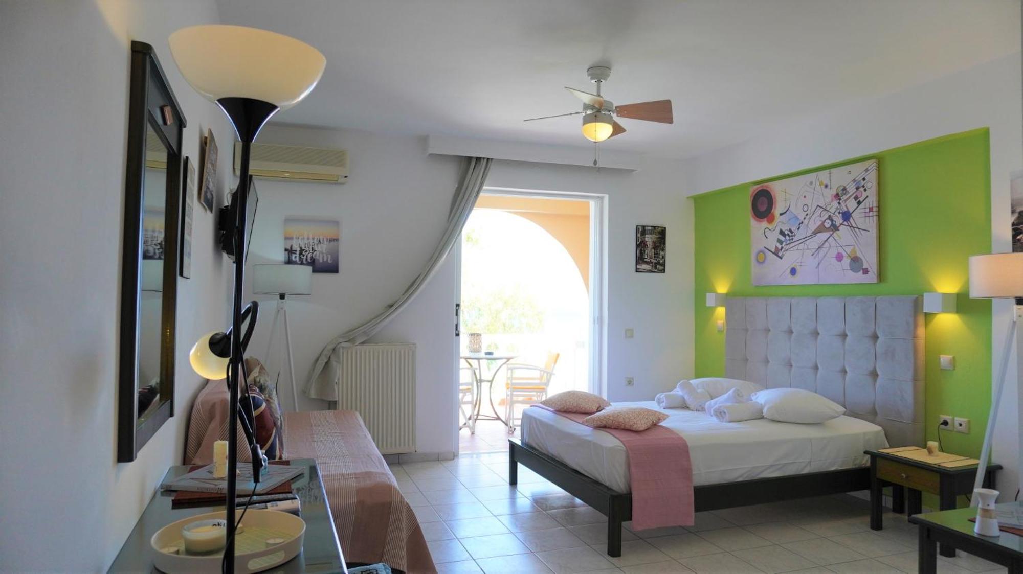 Seafront Spirit Suites Закінф Номер фото