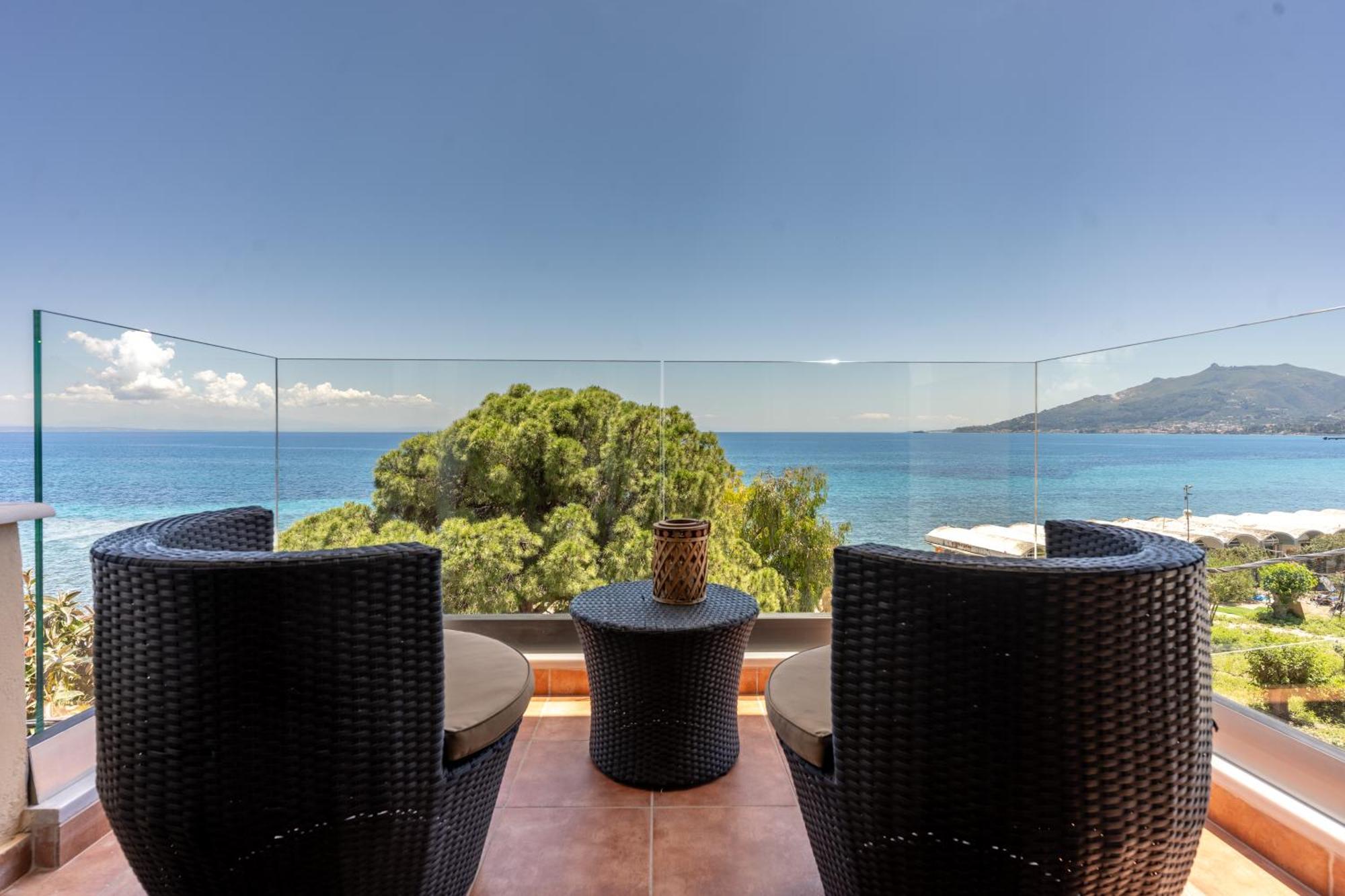 Seafront Spirit Suites Закінф Екстер'єр фото